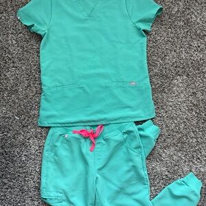 Figs Technical Collection Zamora Jogger Pants Casma Scrub Top Surgical Green